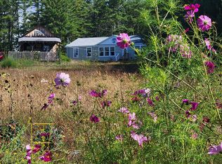 19 Meadow Rd, Raymond, ME 04071