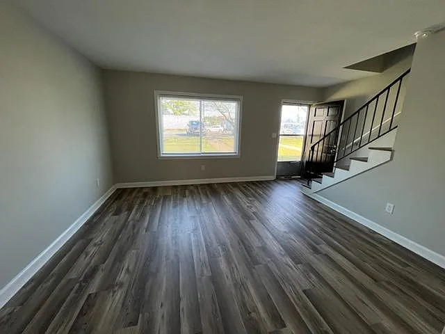 2 bed, 1.5 bath, 950 sqft, $950 — Photo 2