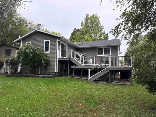 3716 Briarwood Dr, Cedar Falls, IA 50613