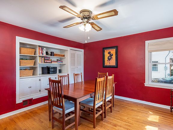 5th image of 929 Eleanor St NE