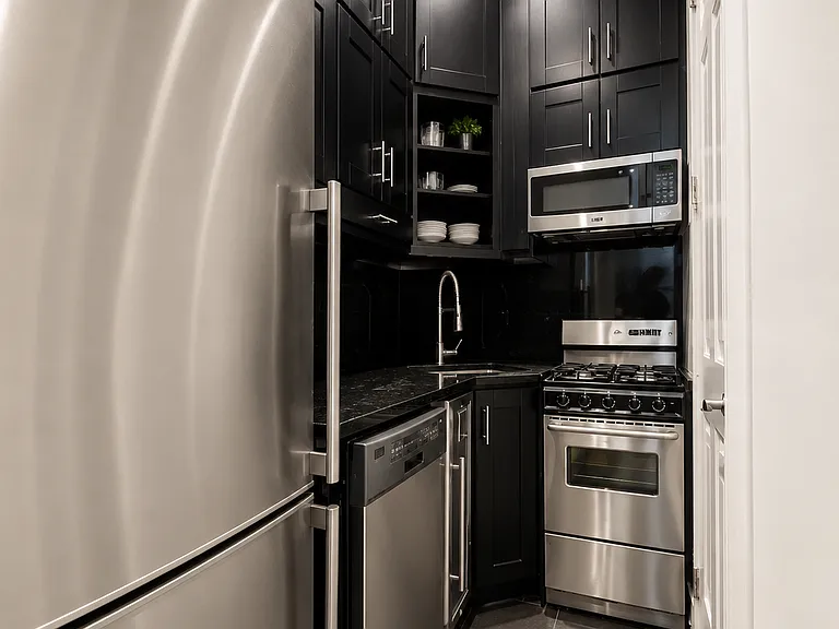 58 Leroy St #1C — Photo 2