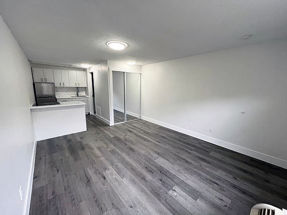 3rd image of 270 Woodgate Ct #5d65cf91f