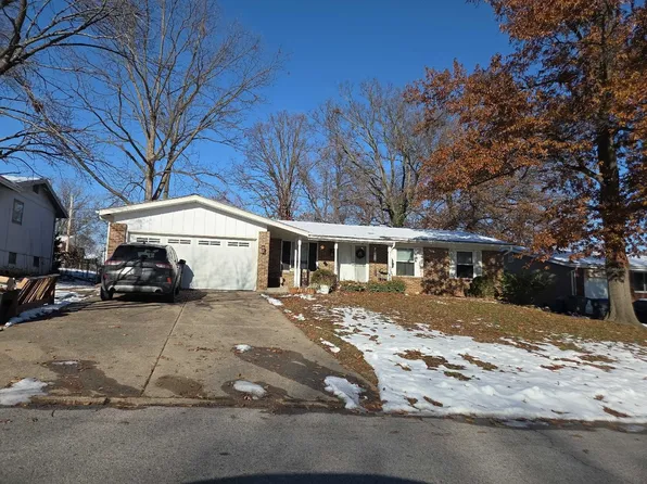 743 Montbrook Dr, O'Fallon, MO 63366
