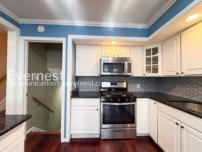 7110 Cindy Ln — Photo 8