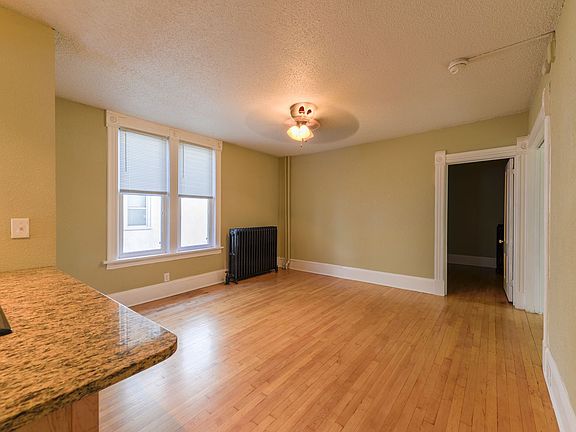5th image of 619-621 University Ave NE #619