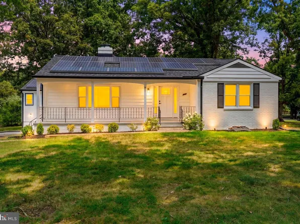 2608 Holly Dr, Fort Washington, MD 20744