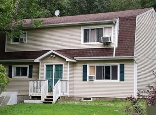 67 E Green Rd, Rock Tavern, NY 12575