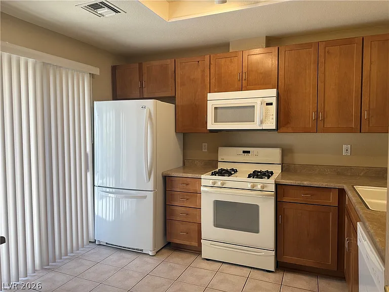 2425 Showcase Dr — Photo 11