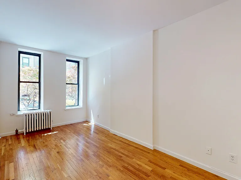 341 E 77th St #1E — Photo 4