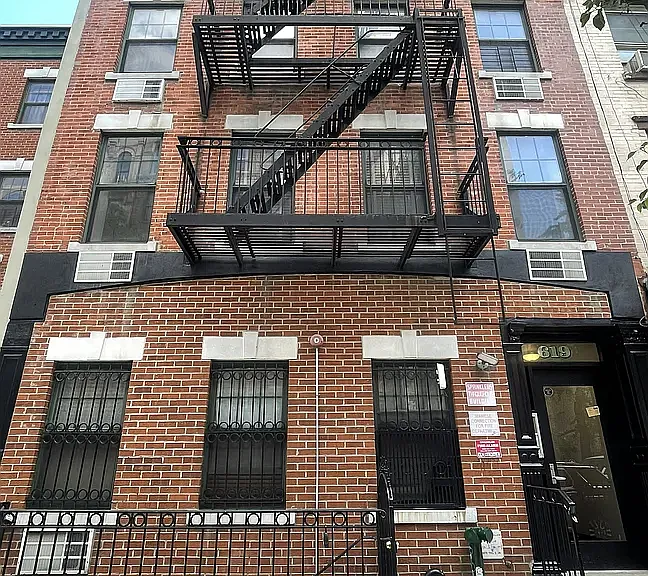 619 E 11th St #4A — Photo 1