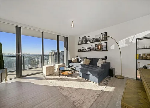 1000 Brickell Plz #3508 Photo 1