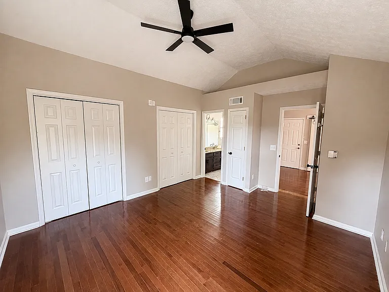 2552 Edinburgh St — Photo 9