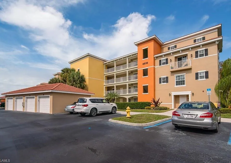 4510 Botanical Place Cir #402