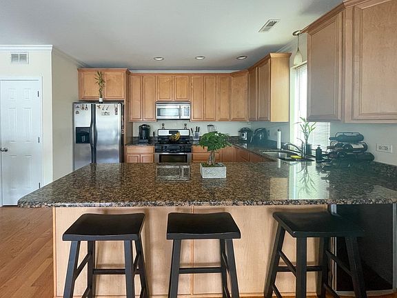 5th image of 2417 W Hutchinson St APT 3
