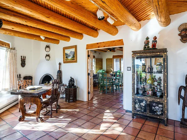 1369 Camino Sin Salida, Santa Fe, NM 87501
