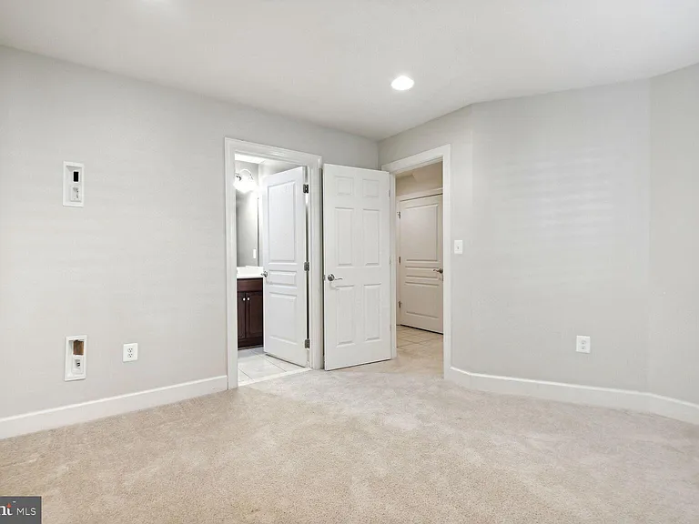 3439 Kemper Rd — Photo 26
