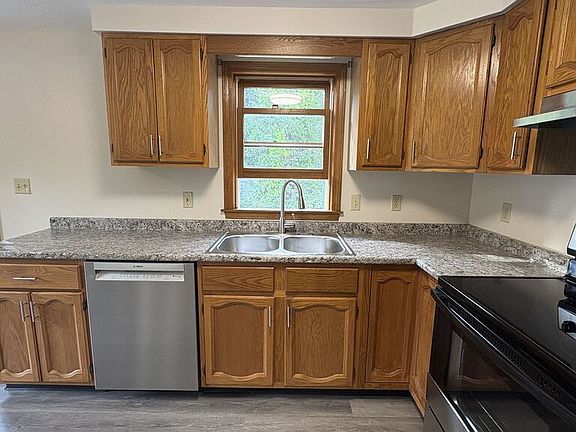 3rd image of 44 Garfield St Unit A