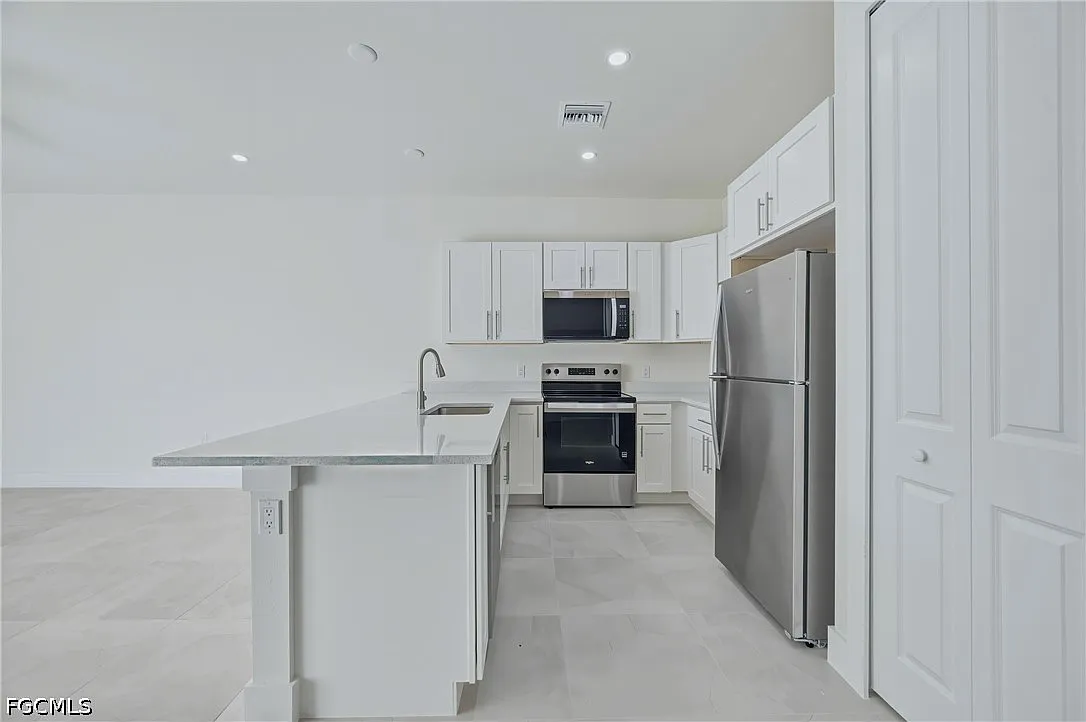 3 bed, 2.0 bath, 1400 sqft, $1,675 — Photo 4