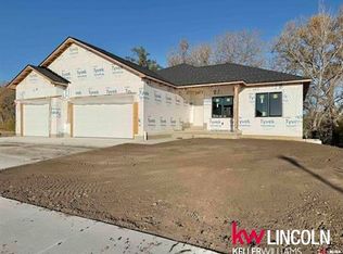 1044 Tuscan Trl, Hickman, NE 68372