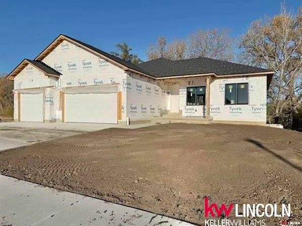 1044 Tuscan Trl, Hickman, NE 68372