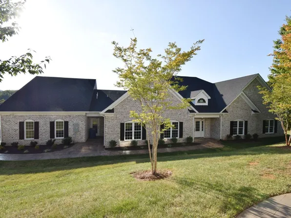 1177 Fleming Way, Lynchburg, VA 24503