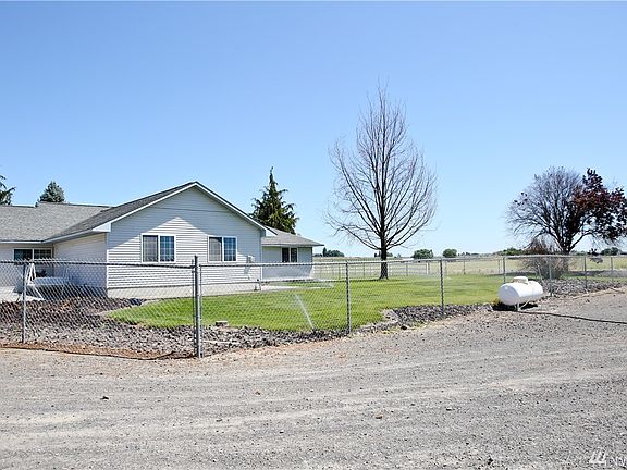 2nd image of 1015 Leisure Ln
