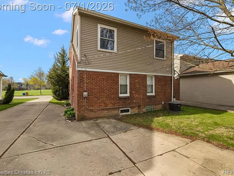2209 Windemere Rd — Photo 33