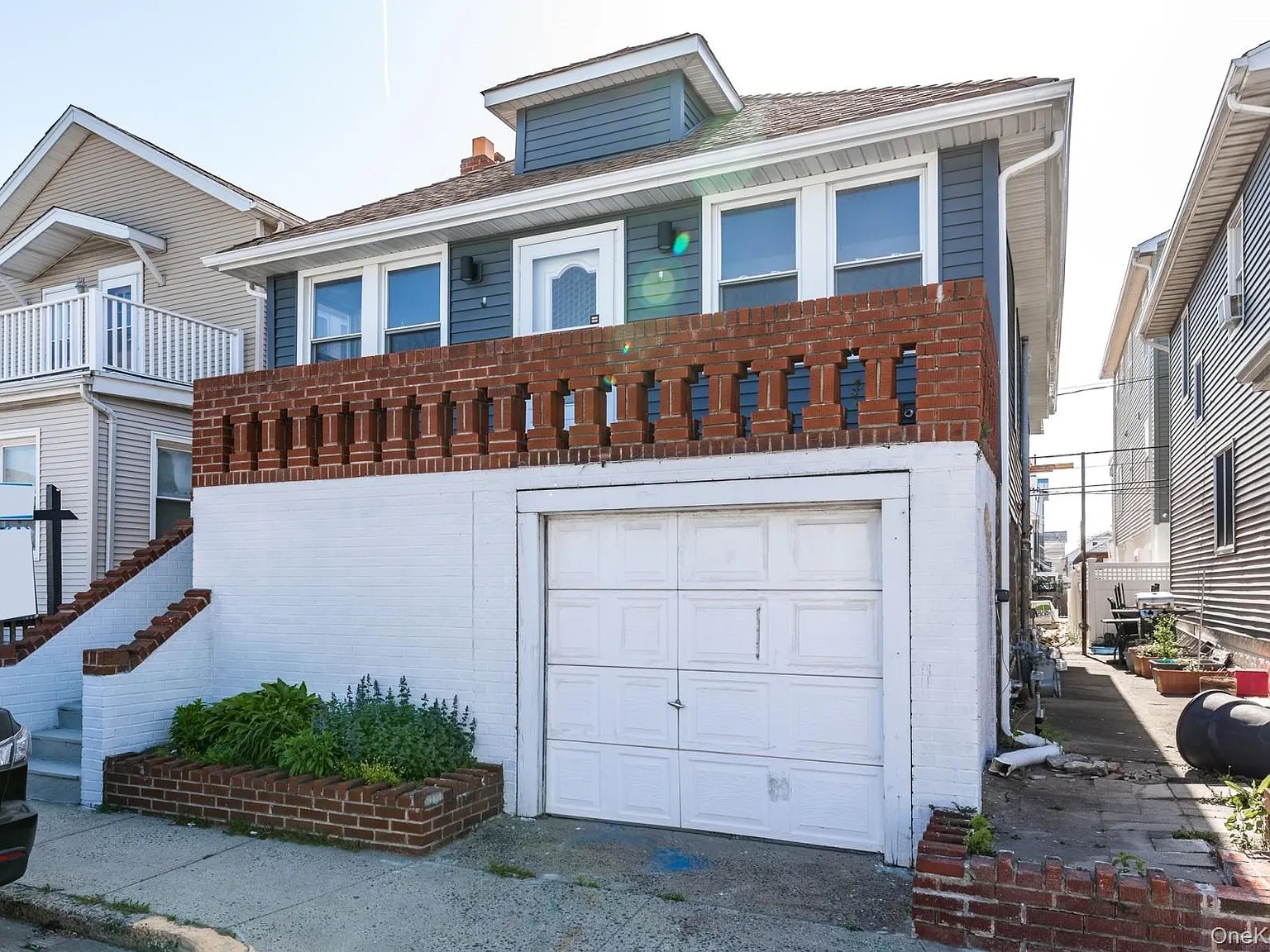 3 bed, 1.0 bath, 1300 sqft, $3,500 — Photo 1