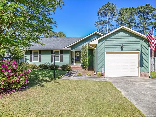 5585 One Putt Ln, Hope Mills, NC 28348