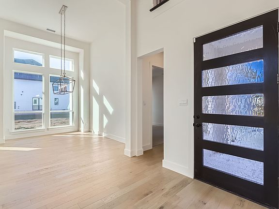 4th image of 4800 Wreath Ln