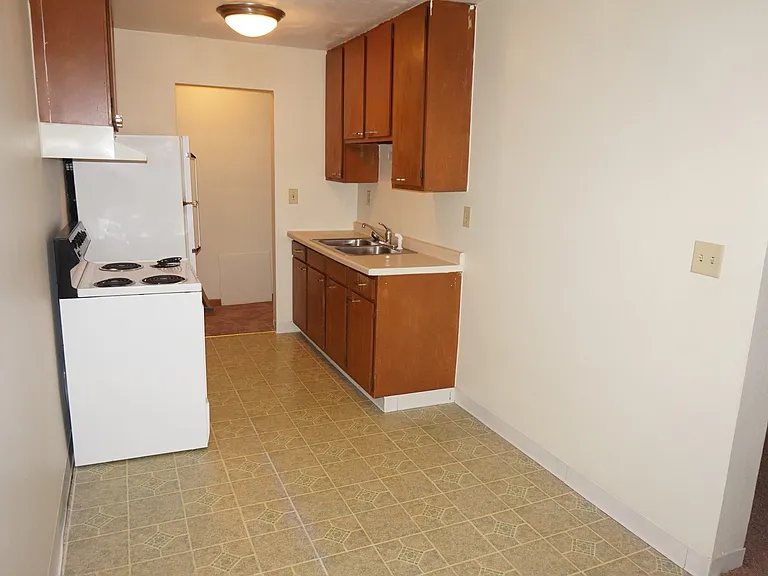 Como Lakes Apartments — Photo 34