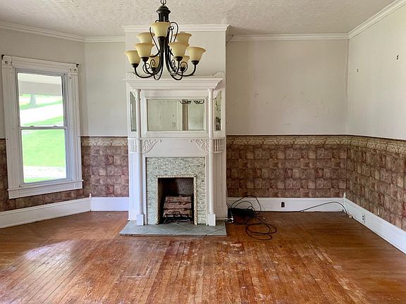 3rd image of 406 E 1st St