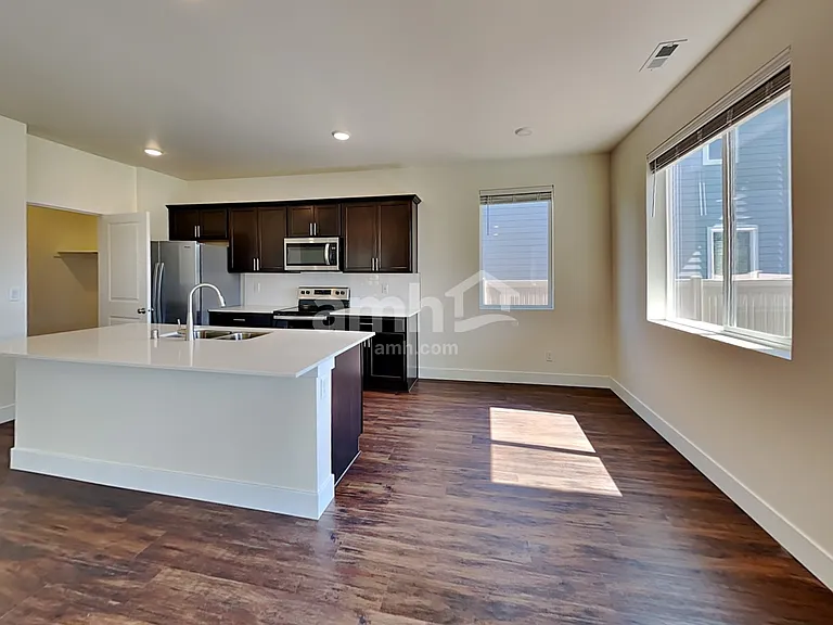 390 Smith Dr — Photo 7