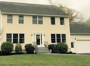 2 Walnut Ter, Plainville, MA 02762