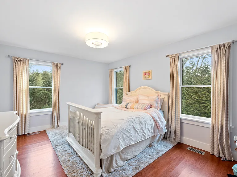 89 Accabonac Rd — Photo 9