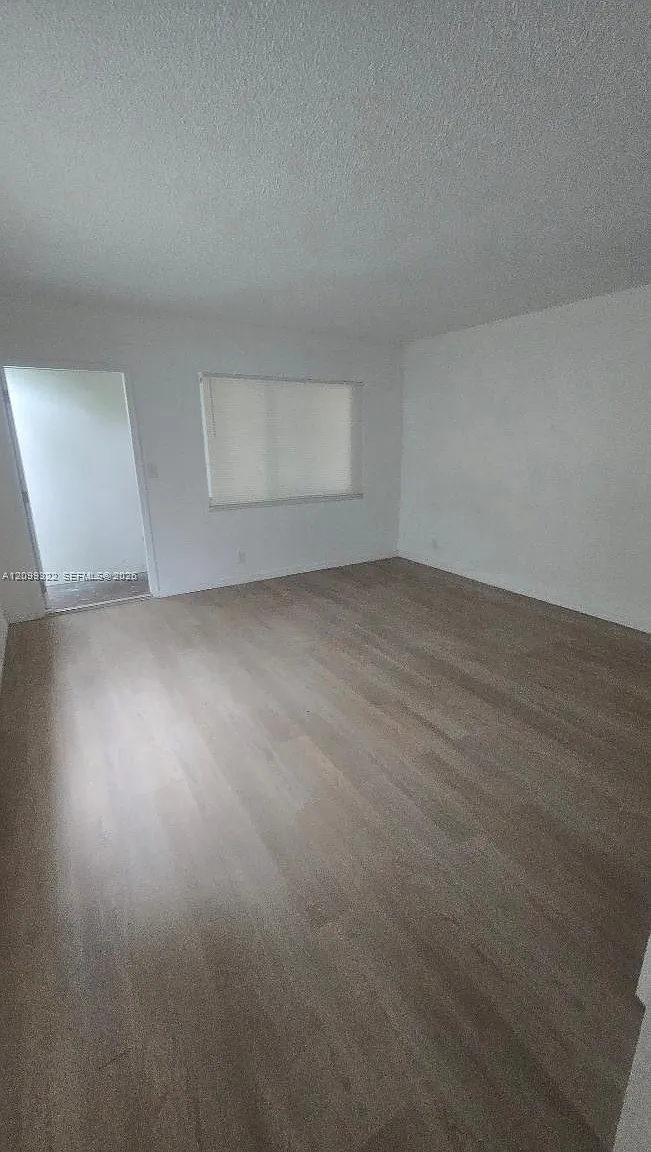 1400 N 17th Ave — Photo 2