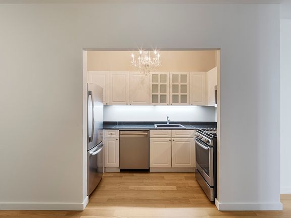 3rd image of 1 West St APT 2101