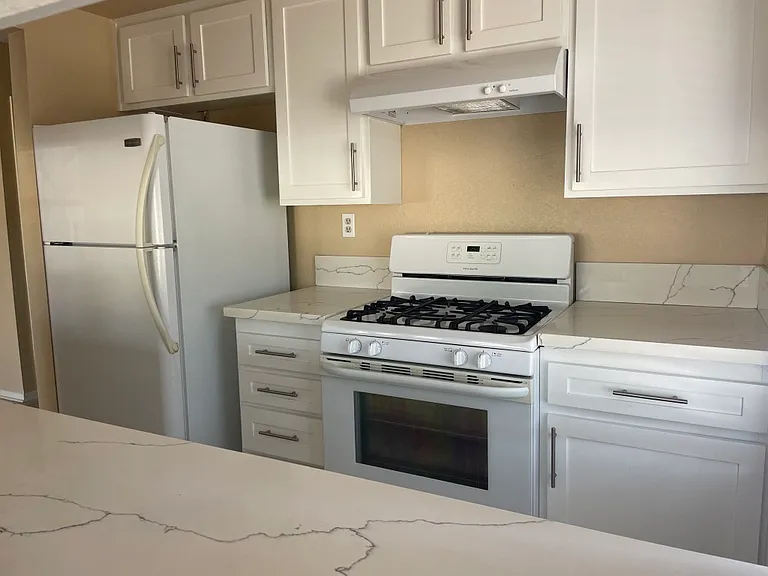 1038 Grape St — Photo 5