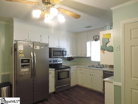 3rd image of 6 E Heathwood Dr