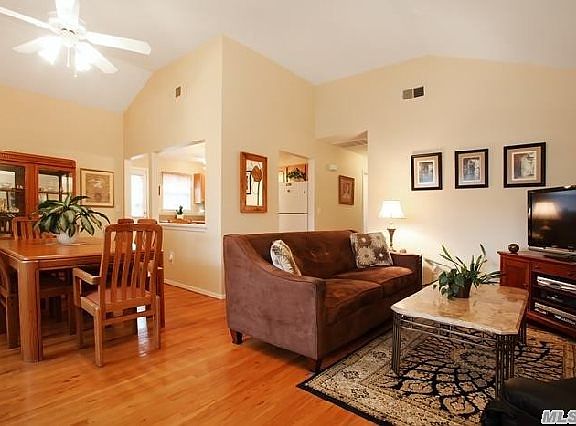 3rd image of 309 Myrtle Ave