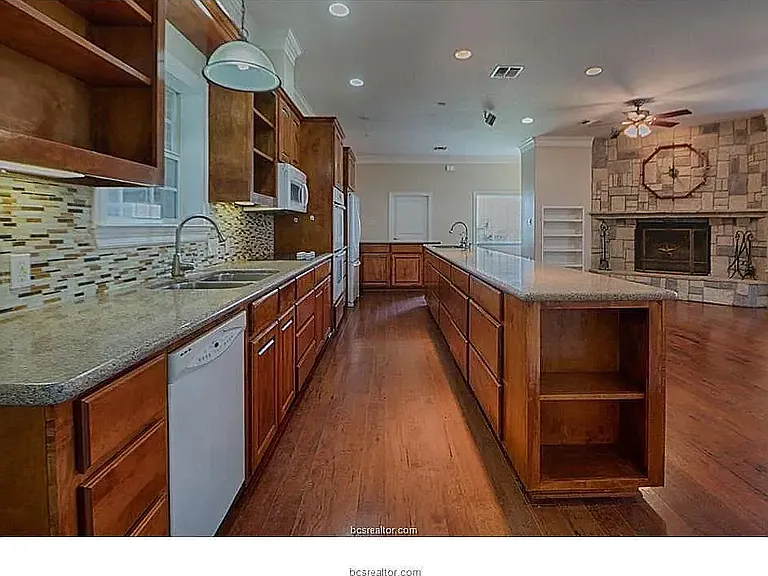 6353 FM 1361 — Photo 3