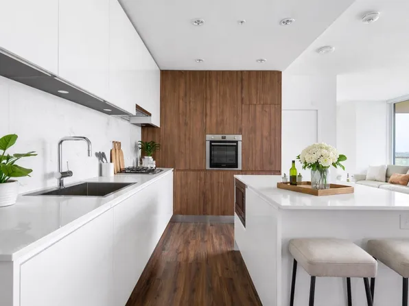 4650 Brentwood Blvd #2111, Burnaby, BC V5C 0M3