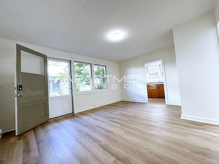 735 & 737 McCully St — Photo 6