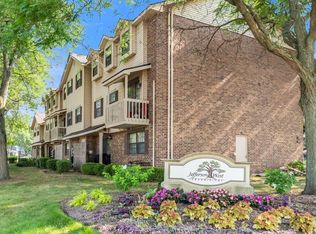 1482 W Jefferson Ave #B, Naperville, IL
