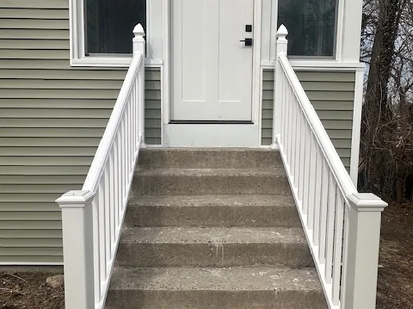7 Jerome Ave, Uncasville, CT 06382