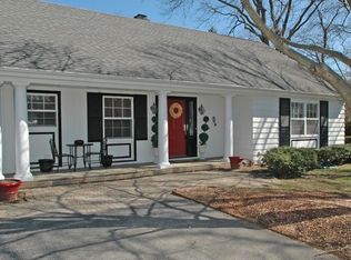 633 N Waukegan Rd, Lake Forest, IL 60045