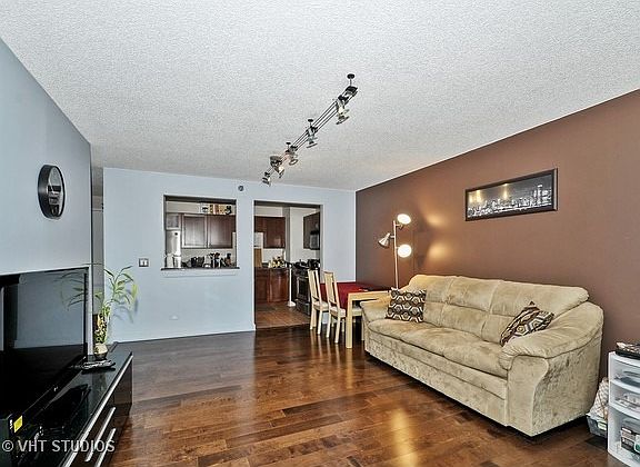 4th image of 1250 N La Salle Dr APT 1404