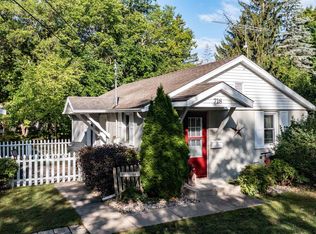 718 9th St, Waupaca, WI 54981