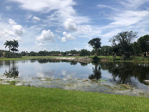 4th image of 2513 Poinciana Dr