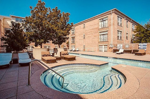 2nd image of 2305 Worthington St APT 303